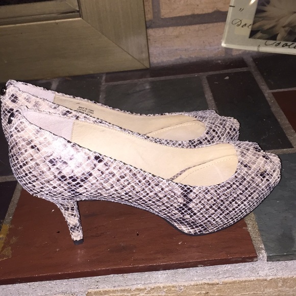 MICHAEL Michael Kors Faux Print Peeptoe Pumps 6.5 - Picture 5 of 8